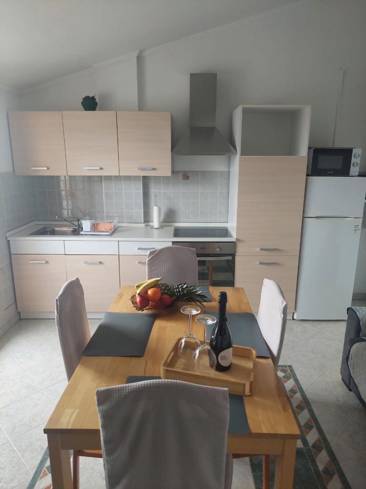 Apartman Andela Labinci Exteriör bild