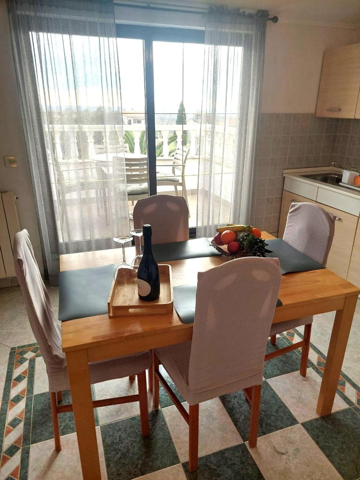 Apartman Andela Labinci Exteriör bild